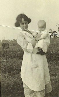 Frieda with Dad as a baby, 1923